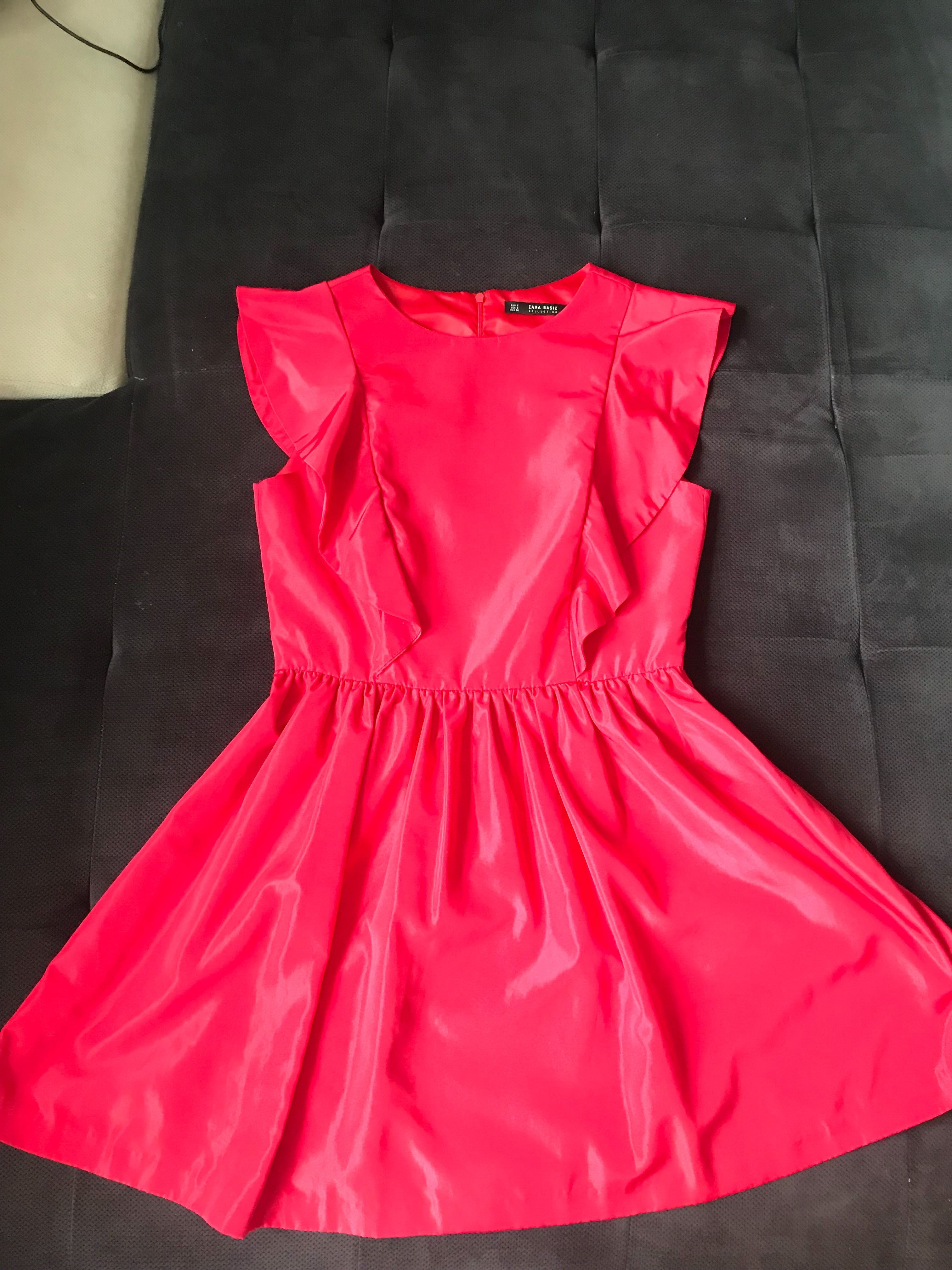 Czerwona sukienka Zara z falbanami. R.36