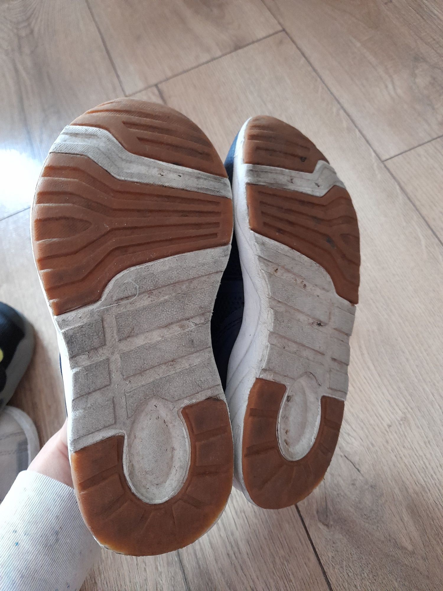 Sportowe buty na wiosne granatowe next 26 17cm