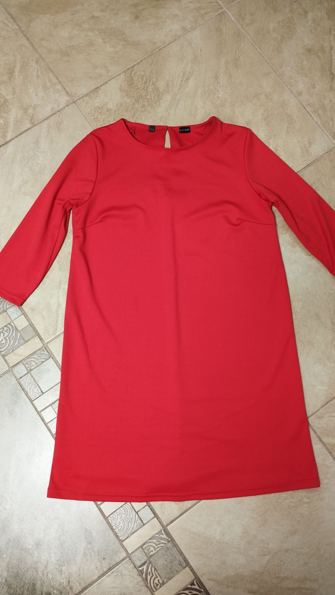 Czerwona prosta sukienka z dżerseju 40/42 Bonprix