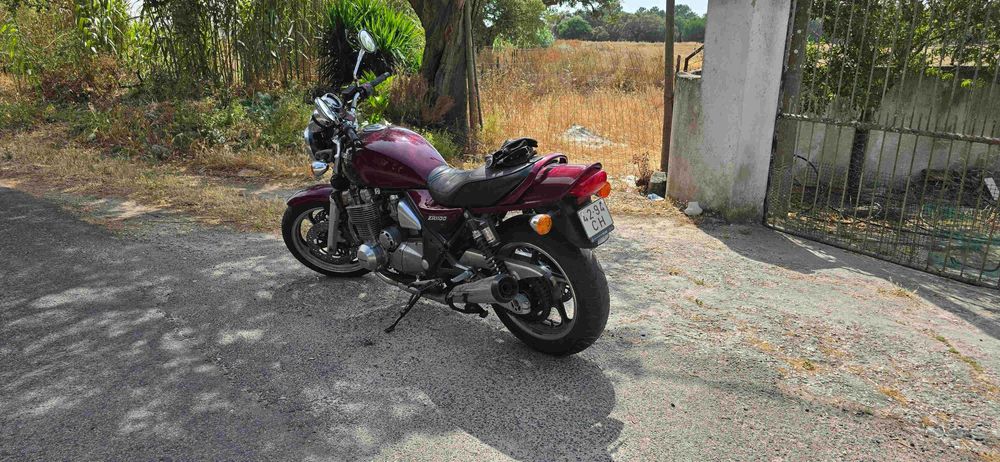 Kawasaki Zephyr 1100 (oportunidade para ter uma verdadeira cafe racer)