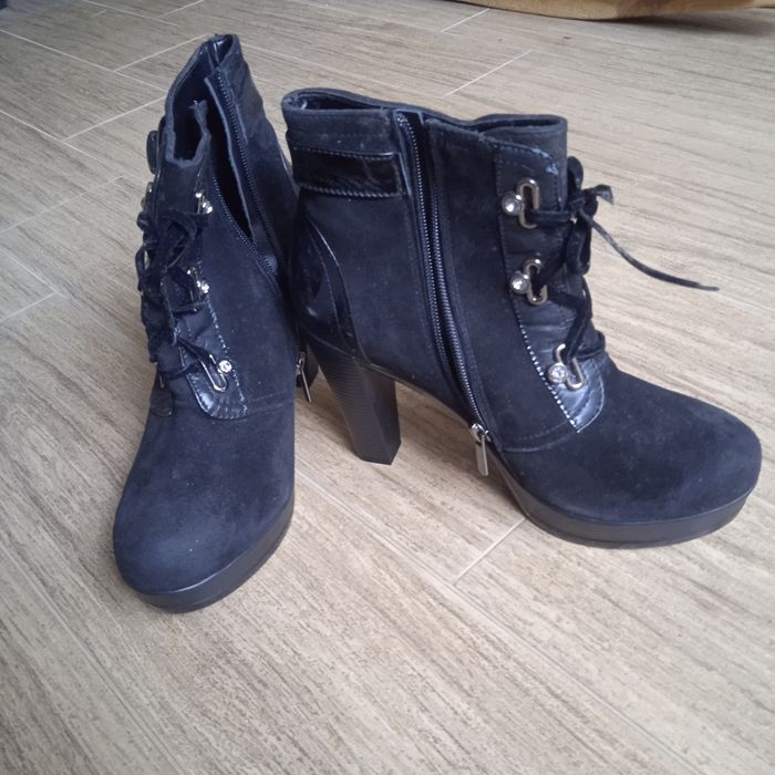 Ботільйони жіночі шкіряні чорного кольору