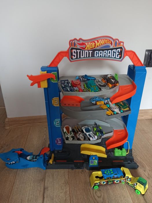 Garaż hot wheels, auta hot wheels
