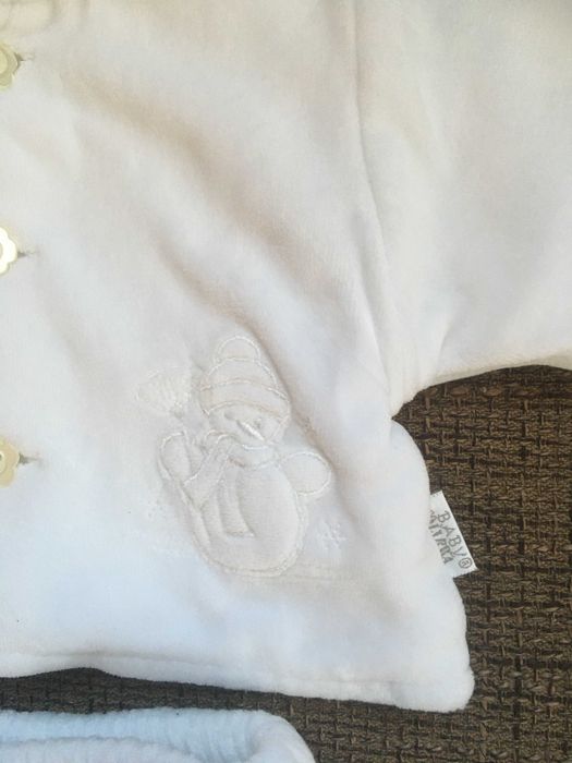 Biały niemowlęcy kombinezon 2-częściowy z kapturkiem - rozmiar 56 - 58