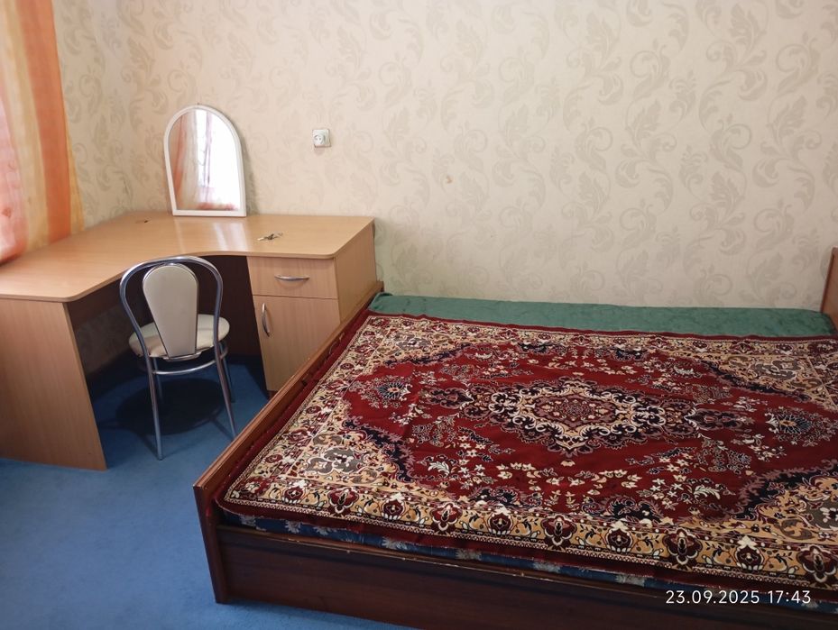 Здається кімната для дівчини/жінки, метро Позняки