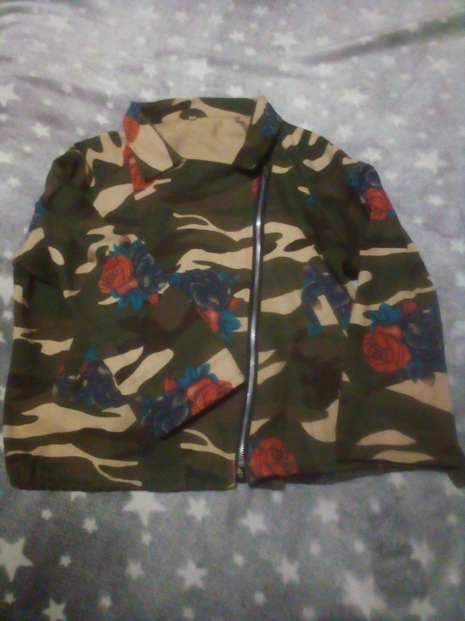 Камуфляжний піджак (вітровка) з розами та джинсовий 42р, S.
