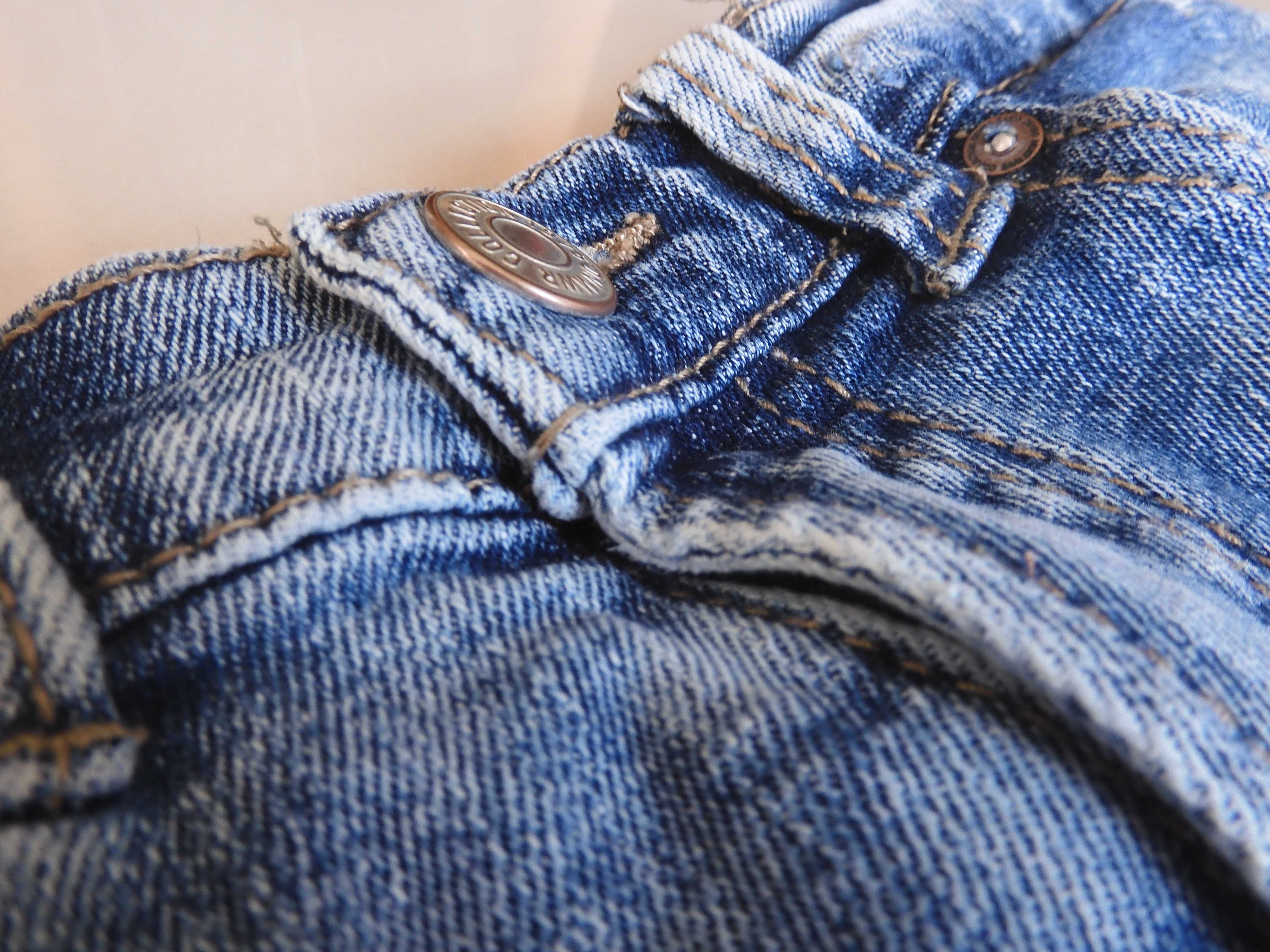 Jeansy chłopięce Slim fit marki ZARA przecierane