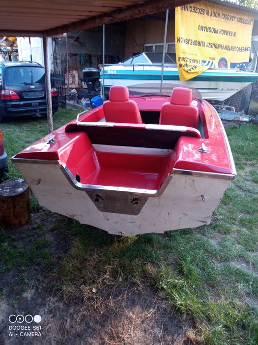 Łódź motorowa jacht motorówka