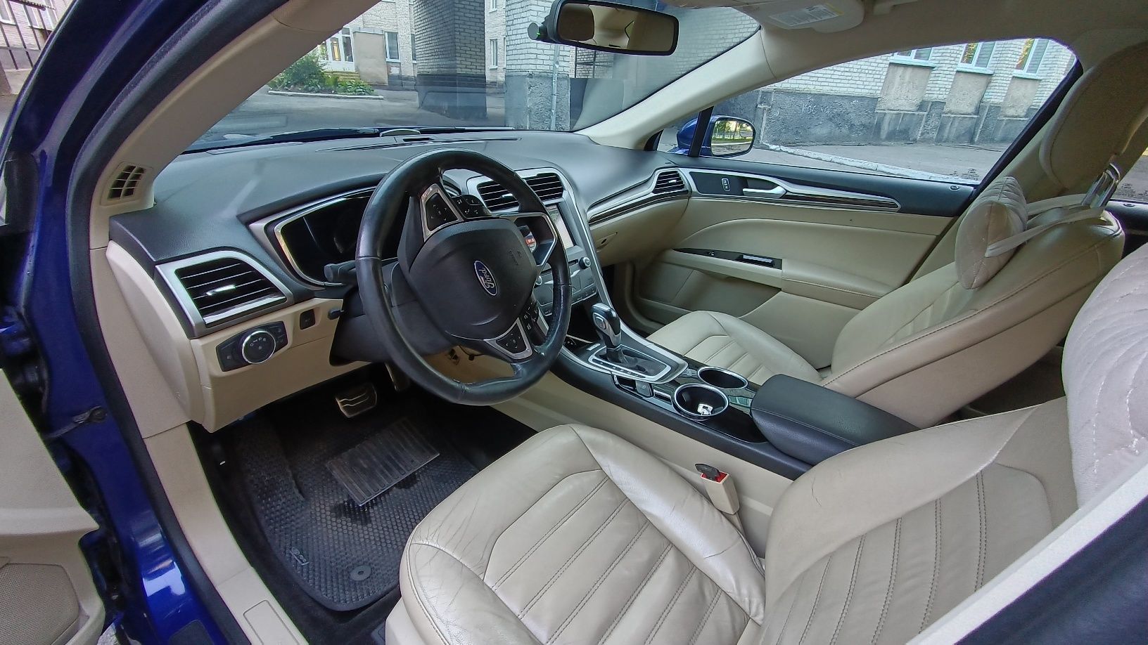 Ford Fusion Energi plugin плагін з можливістю зарядки