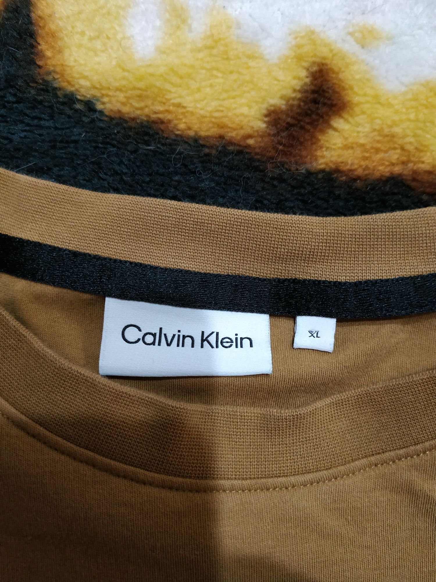 Продам мужскую футболку Calvin Klein