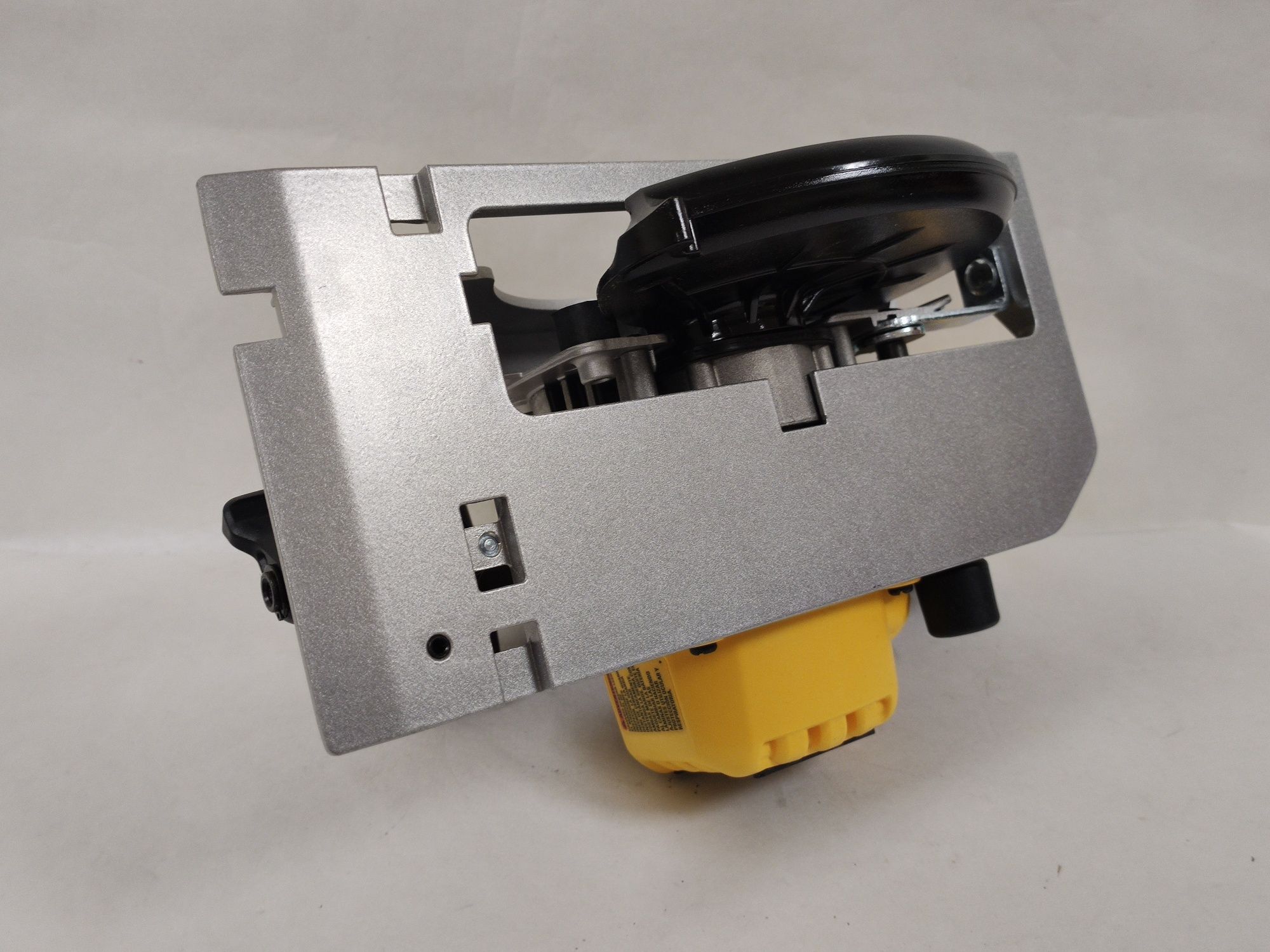 Безщіткова аккумуляторна дискова пила DeWALT DCS565b XR20Vmax