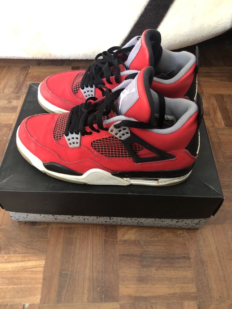 Air Jordan 4 Retro vermelho