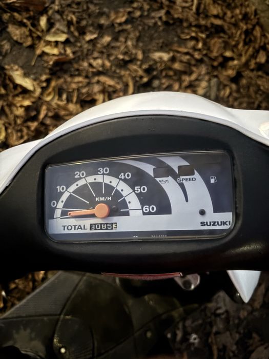 Скутер Suzuki lets 2 бабочка