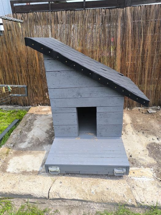 Buda dla psa ocieplona