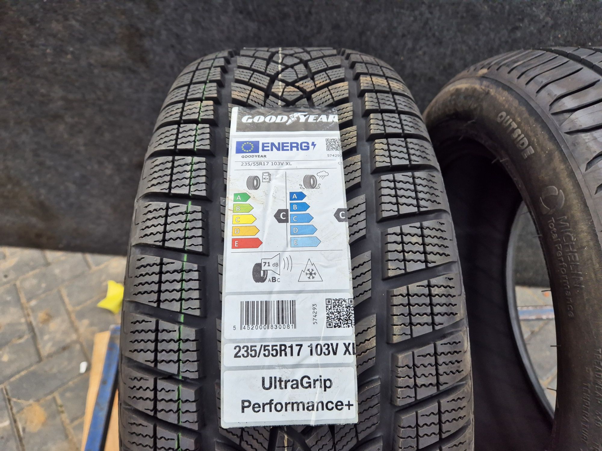 Goodyear ultragrip performance + 235/55/17 103V Nowa opona pojedyncza