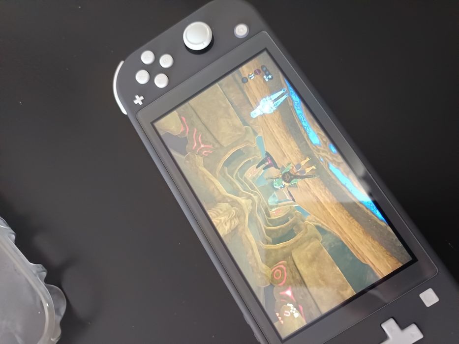 Nintendo Switch Lite + Zelda Breath of the wild