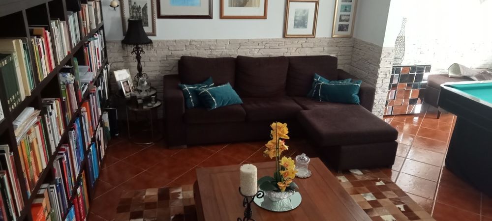 Sofá castanho chaise longue