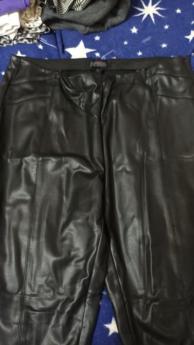 Светри,штани,костюми(пакет одягу L)