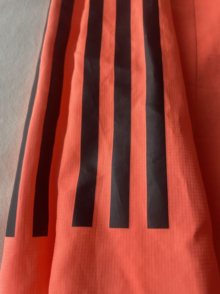 Calções Adidas como novos ,de secagem rapida