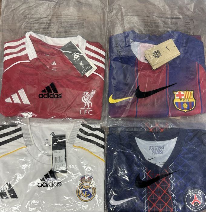 Футбольні форми Ліверпуль, ПСЖ, Барса