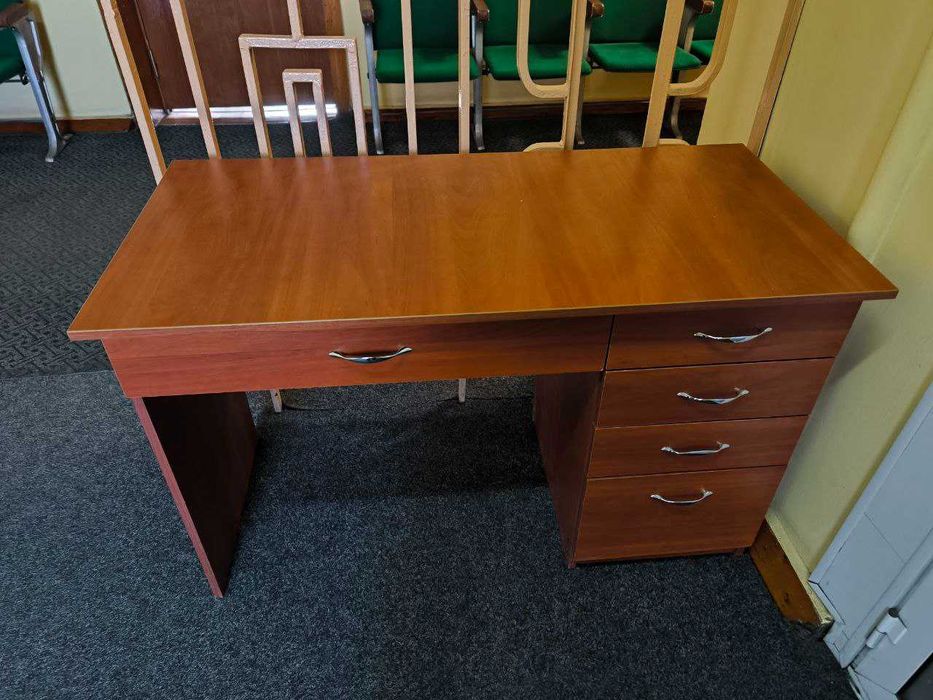 Офісні меблі : стіл, столи, стільці, магнітна дошка