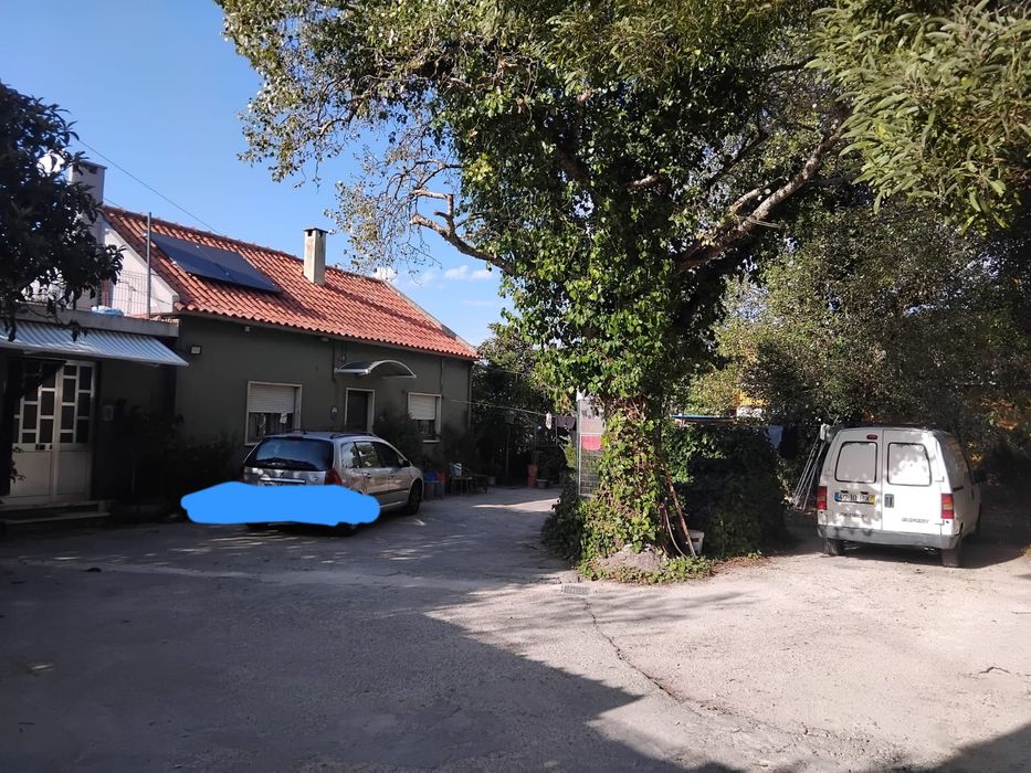 Vende-se lotes de terreno com habitaçôes