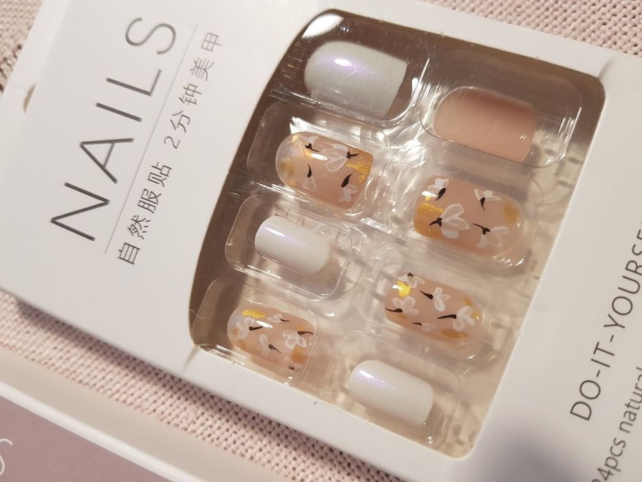 Zestaw paznokcie sztuczne tipsy + taśmy klejące