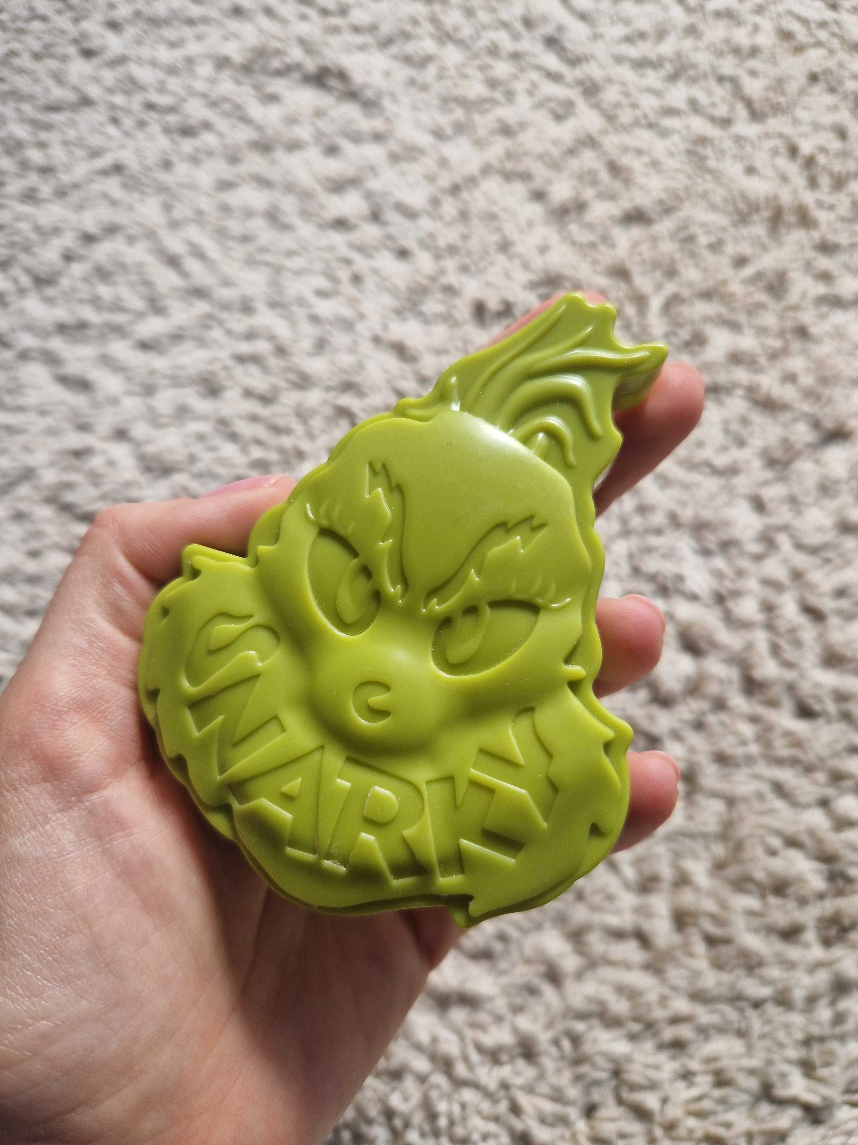 Rozświetlacz Revolution Grinch