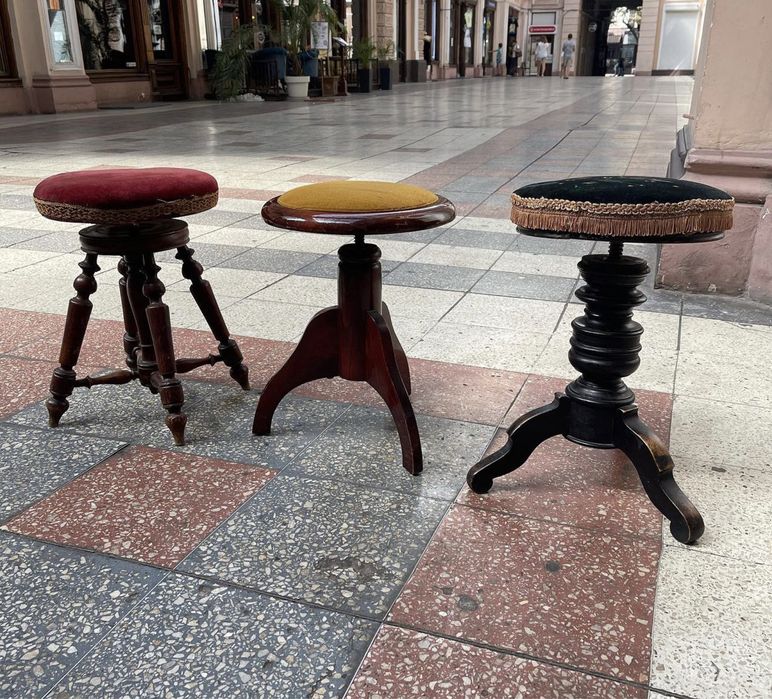 Табурет для пианино