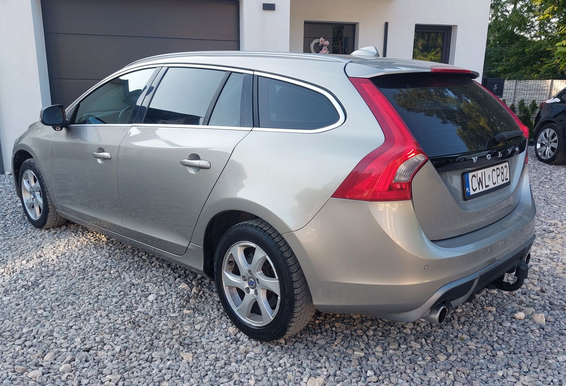 VOLVO V60 R-design # Navi # Skóra # Radar