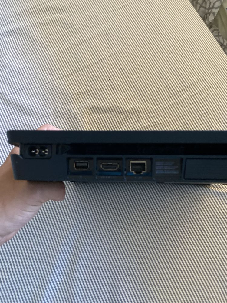 Playstation 4 slim