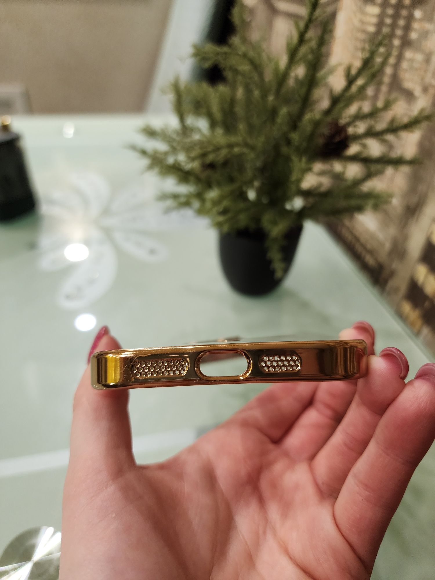 Золотой чехол iphone 13 pro max