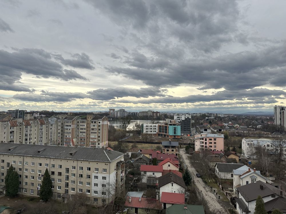 Продам дворівневу квартиру з панорамним виглядом на озеро і гори 220м2