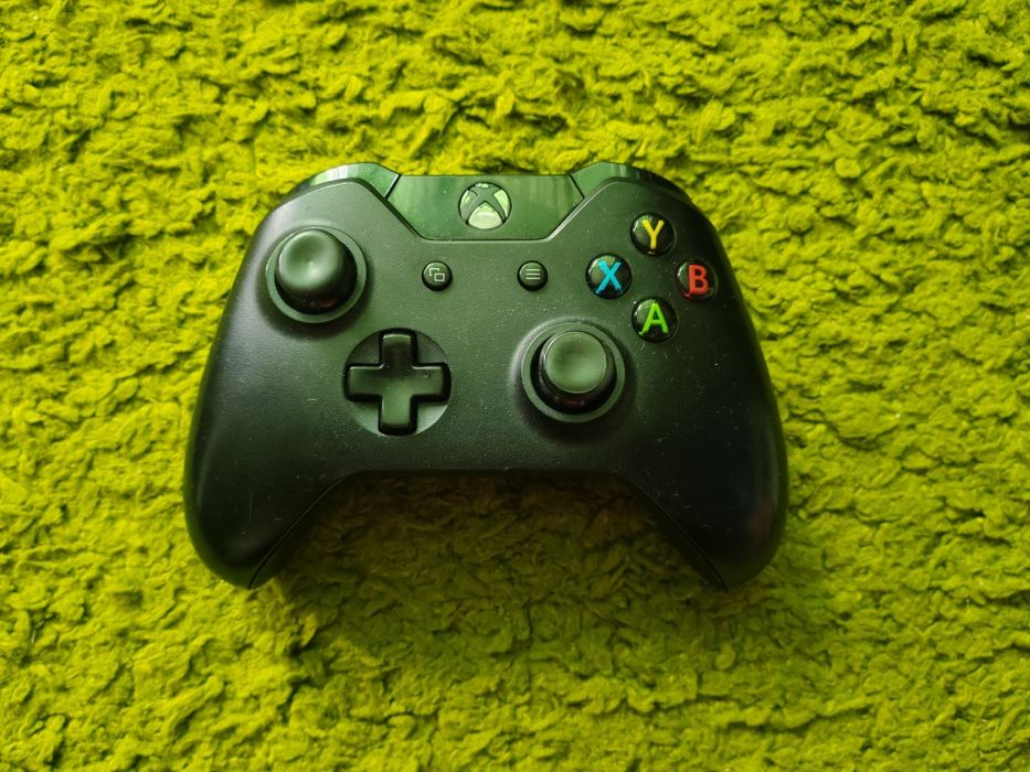 5ть ігор для xbox one та геймпад, ціна за все.