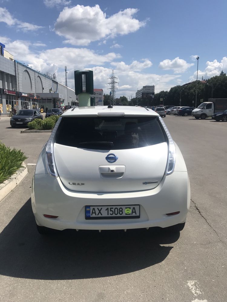 Продам Nissan Leaf