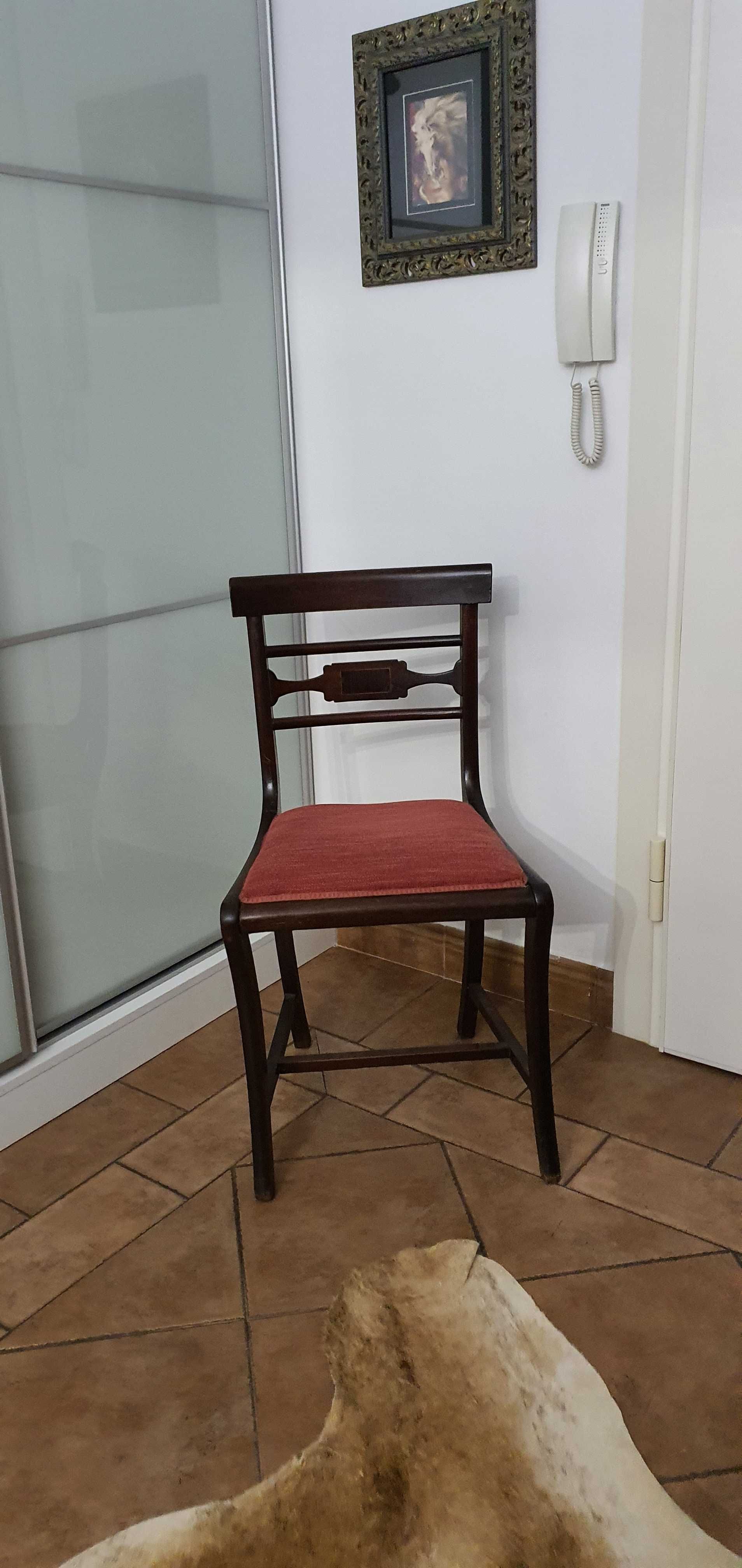 Conjunto mesa e cadeiras