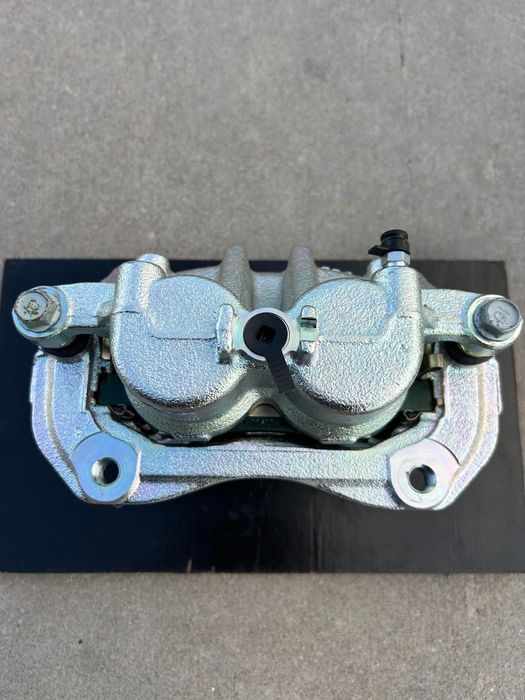 Супорт передній правий