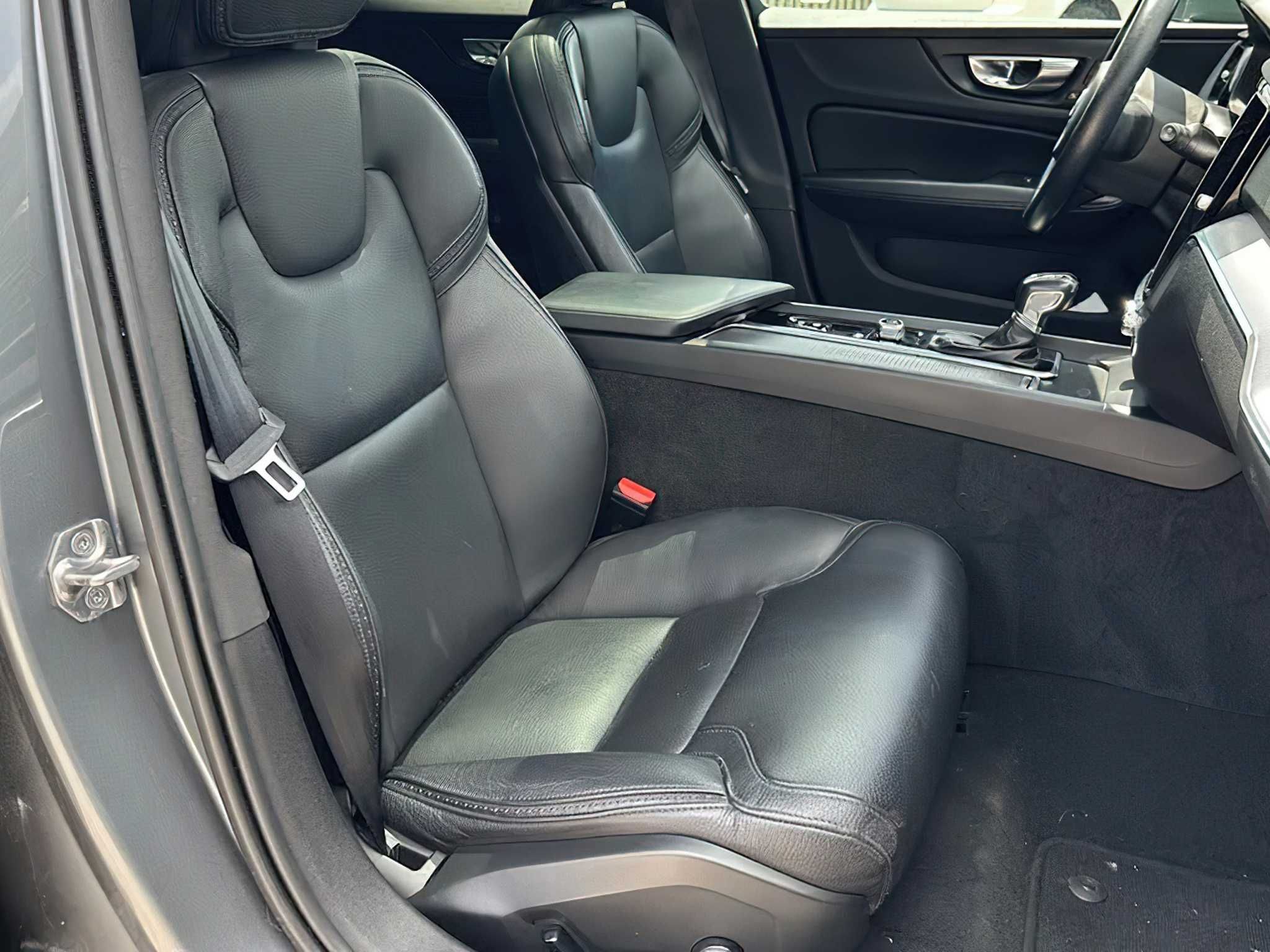 Volvo V60   2020