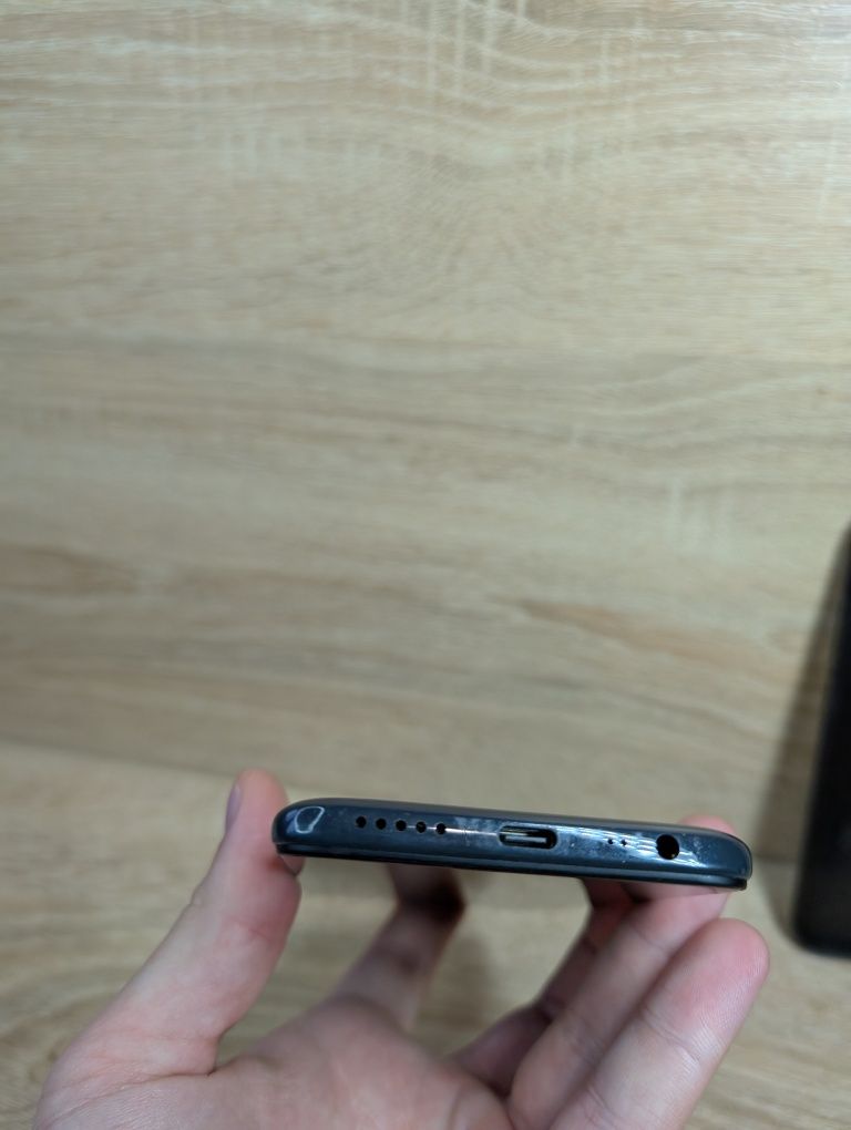Xiaomi Redmi 8 4/64GB гарний стан