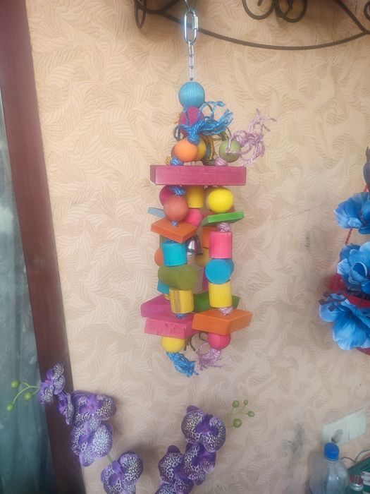 Игрушки для крупных попугаев