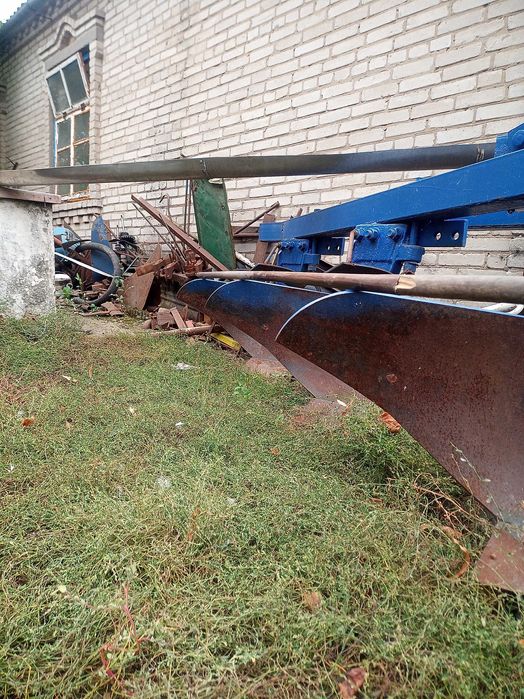 Продам  плуг ПЛН-3-35