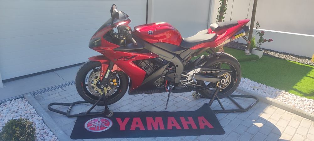 Yamaha R1 - 2004