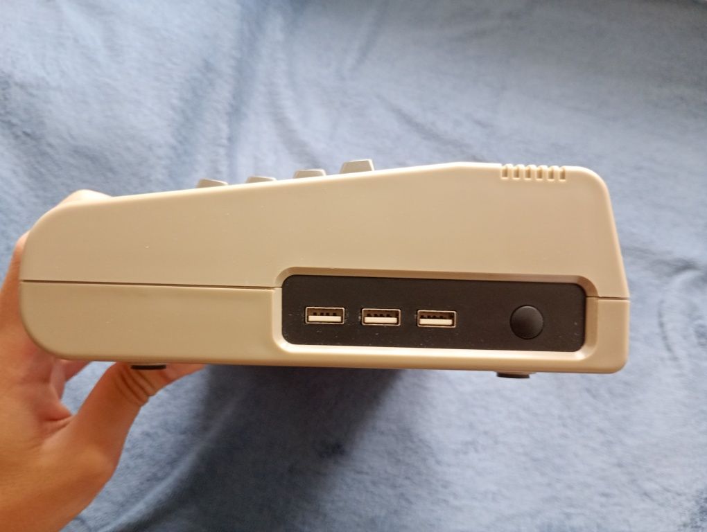 Konsola retro The C64 Maxi