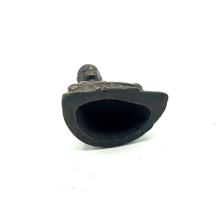 Buda em bronze antigo pequeno