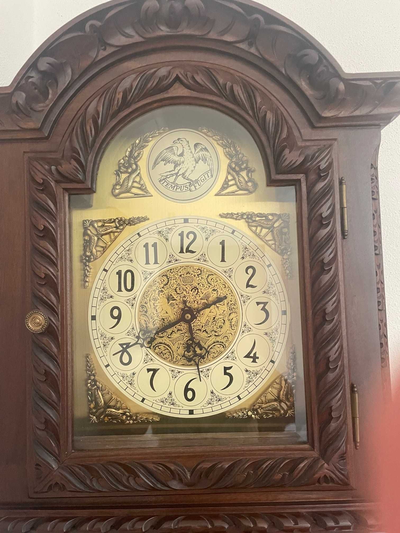 Relogio pé Alto Sala Tempus Fugit