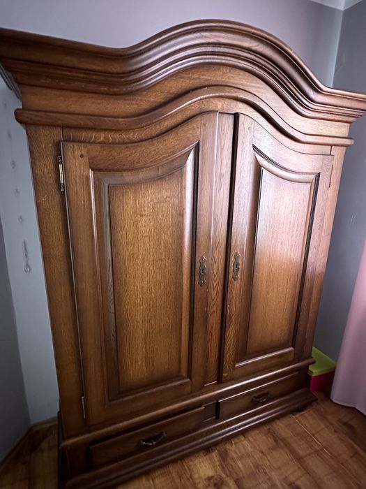 Duża, dębowa szafa na sprzedaż