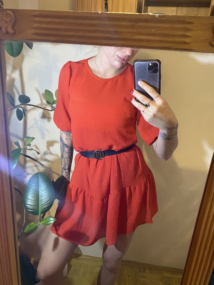 Czerwona sukienka hm rozkloszowana