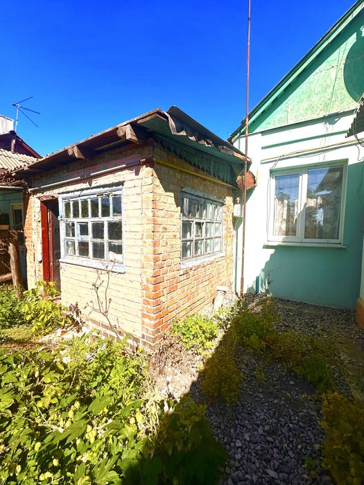 Продам часть дома , немышля , свой двор , заезд .