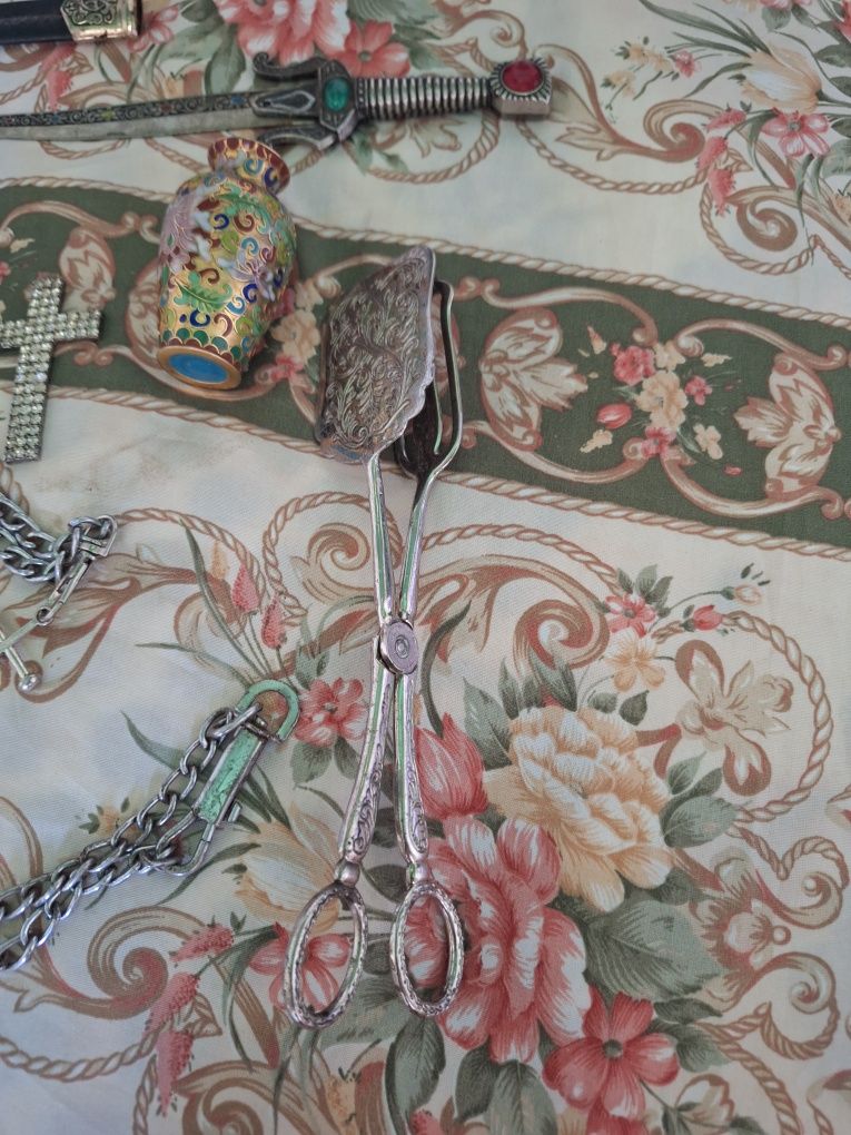 Vendo várias peças antigas por 30 euros mais portes