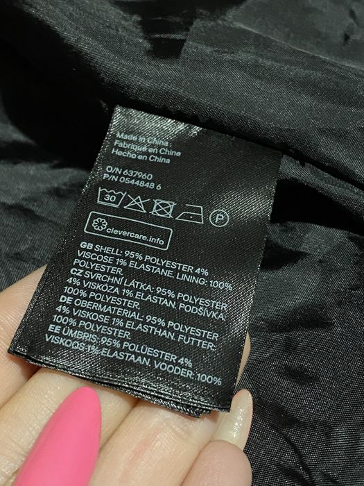 Куртка бомбер чорна H&M xs з нашивками