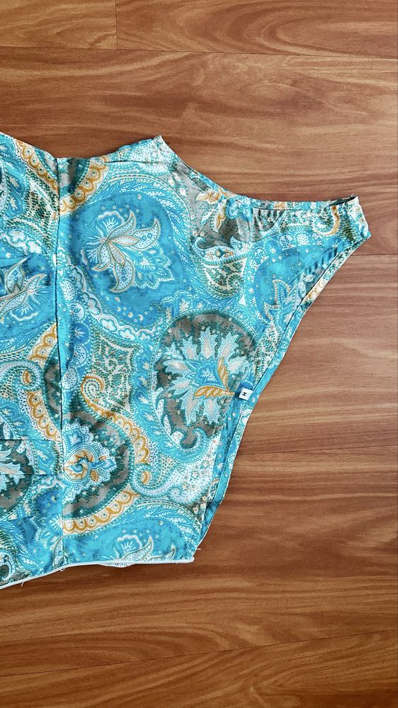 Vestido curto de verão em segunda mão